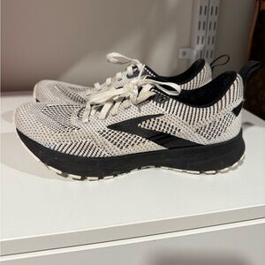 Women’s brooks sneakers